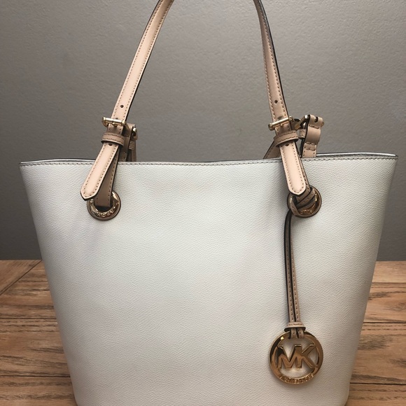 Michael Kors Handbags - Michael Kors White shoulder purse